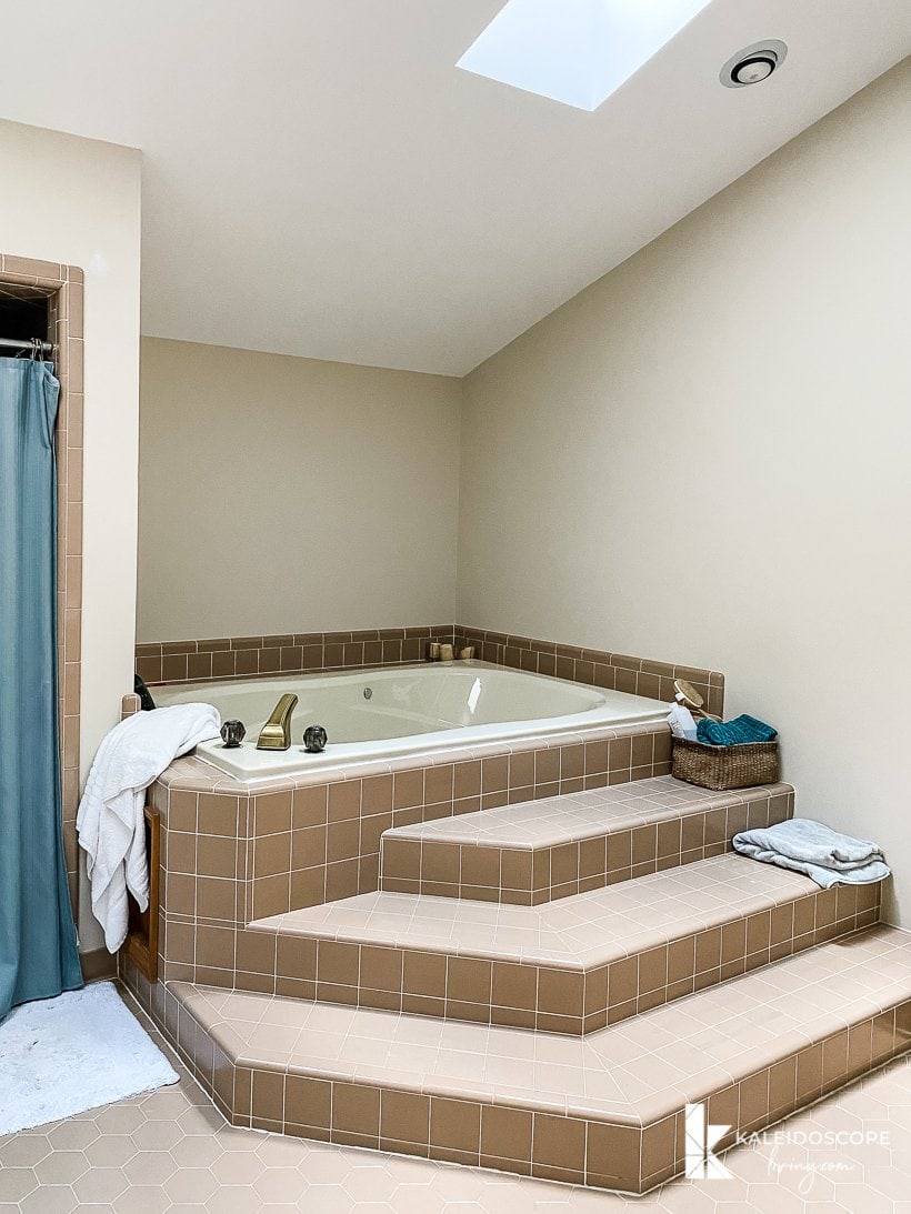 brown tile bathtub with stairs
