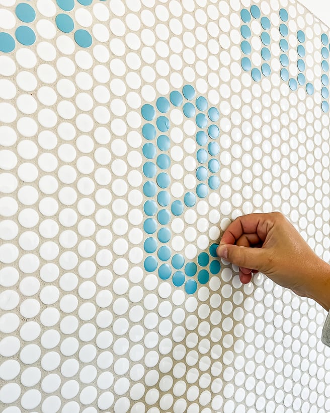 adding custom message to headboard with vinyl circle stickers