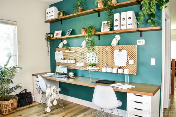 DIY Office Spaces: Tips for DIY Desk Ideas, Organization, and