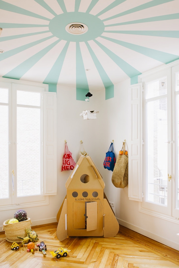 playroom ideas and tips - circus ceiling