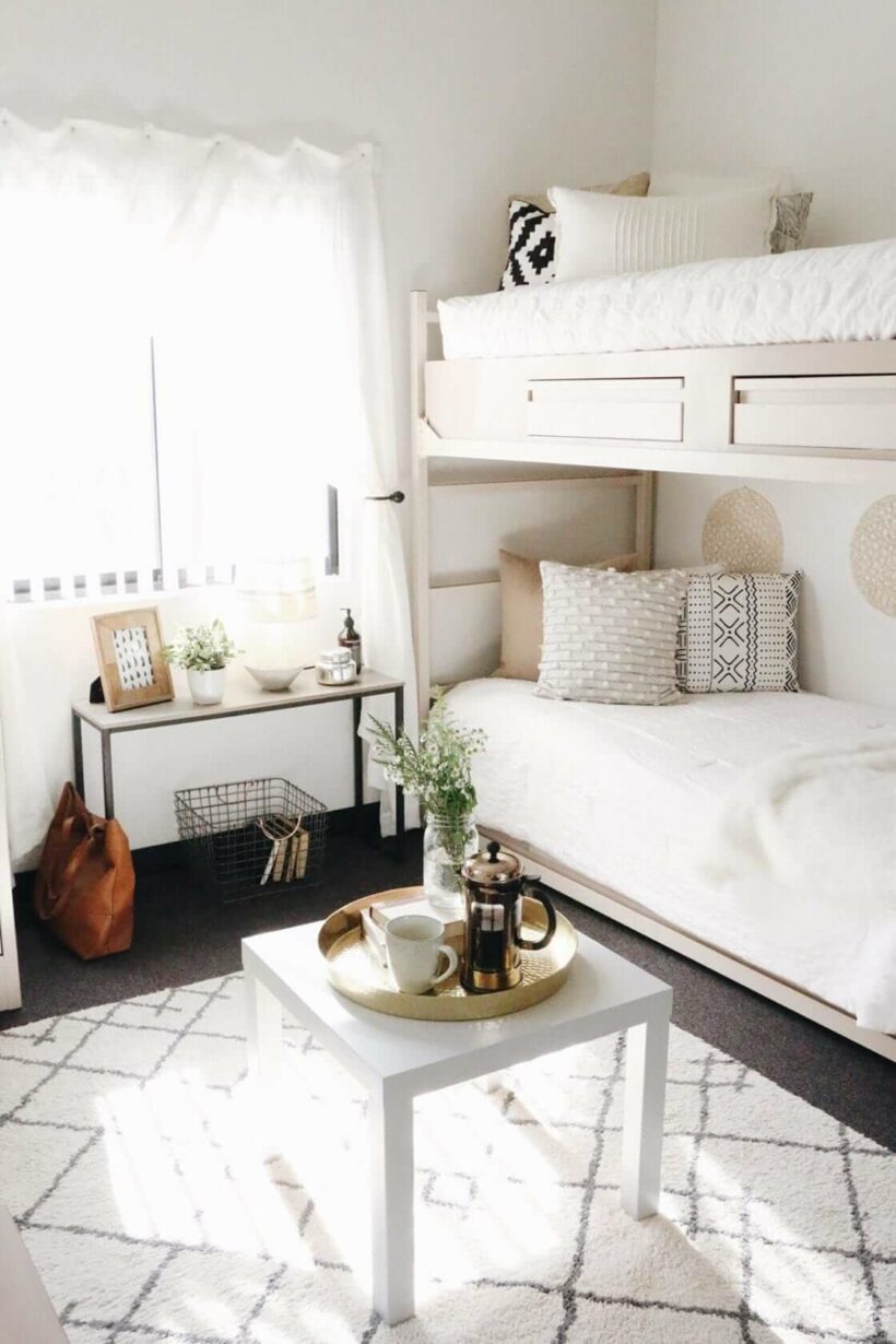 black, white and natural dorm room decor