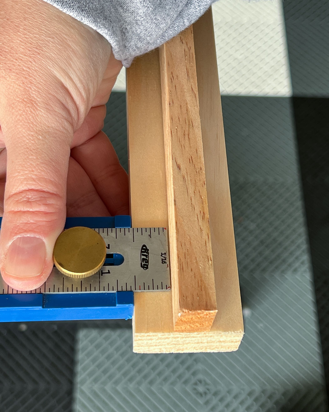 using Kreg measuring gauge tool to determine wood placement for DIY TV frame